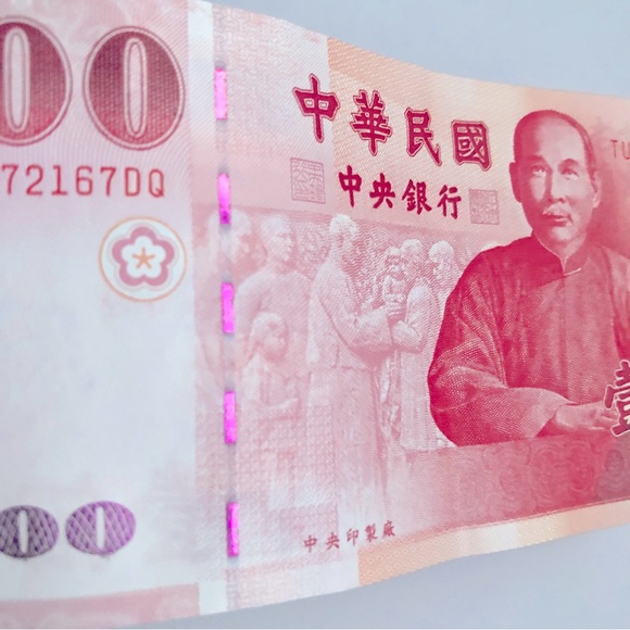 Vintage TAIWAN TWD 100 Yuan BANKNOTES Foreign Currency YEAR 2000 - Picture 4 of 12